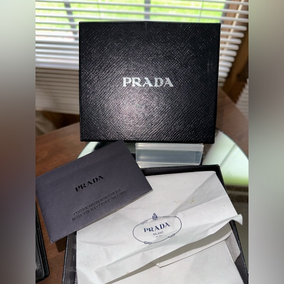 Men’s Prada Leather Bifold Wallet with Box - Picture 11 of 12